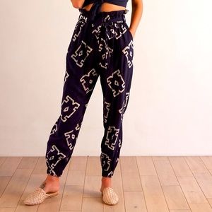 EUC The Odells Tie Front Jogger